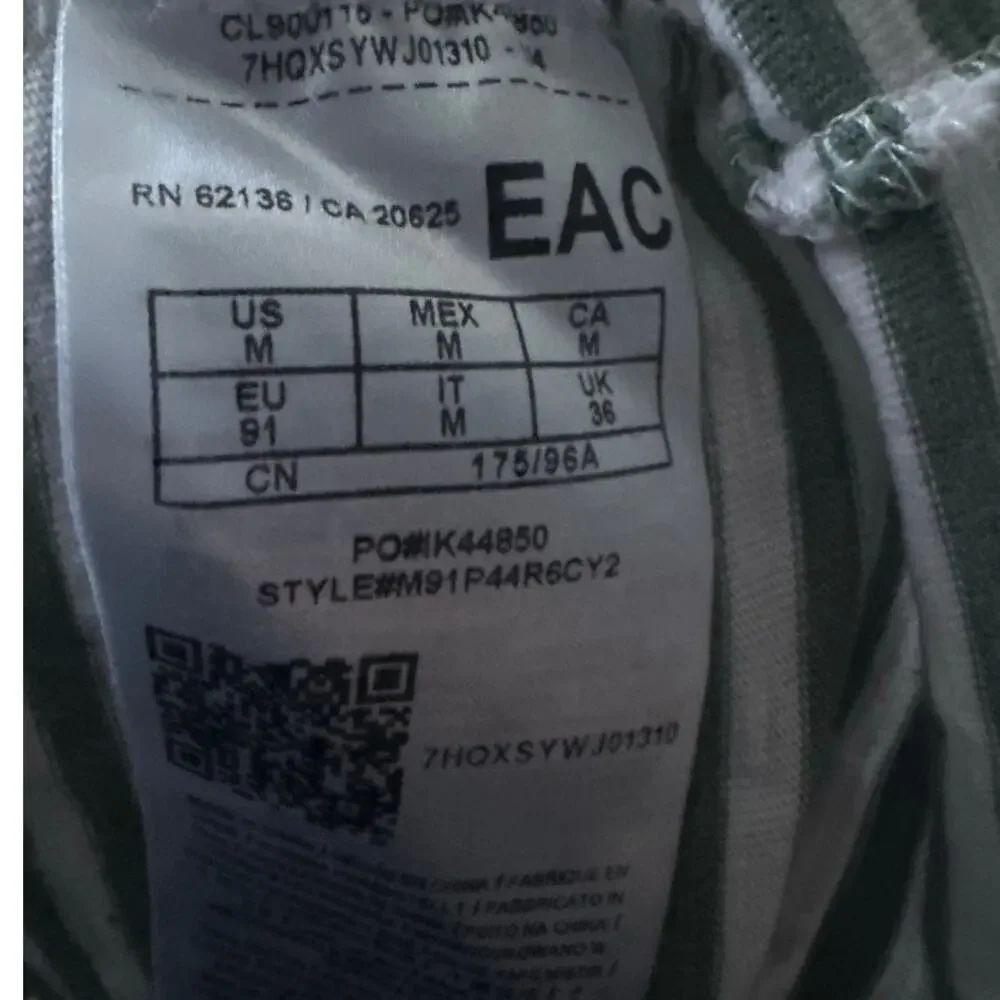 Vintage Guess Originals White & Green Striped Tee with Embroidered Logo – Size M - Picture 6 of 6